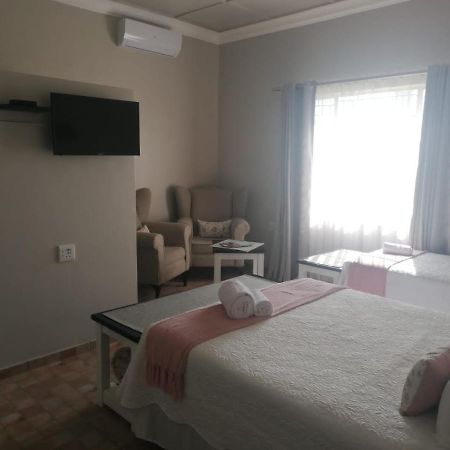 Hotel Biekiesvlei à Lichtenburg Extérieur photo