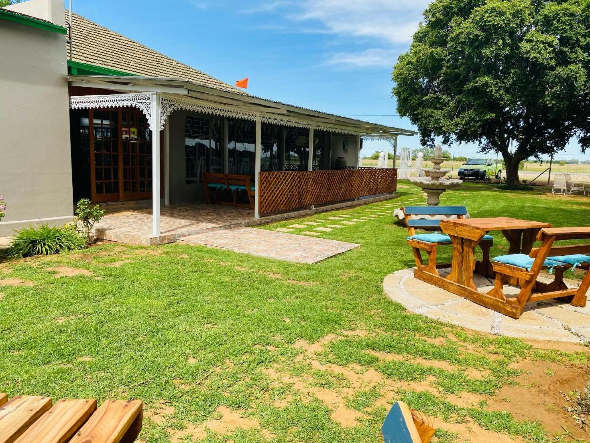 Hotel Biekiesvlei à Lichtenburg Extérieur photo