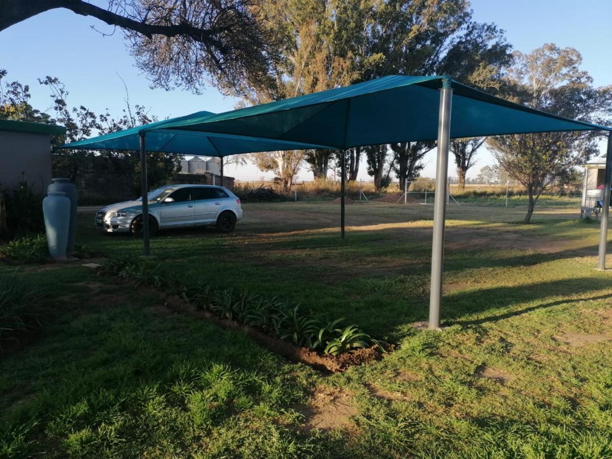 Hotel Biekiesvlei à Lichtenburg Extérieur photo