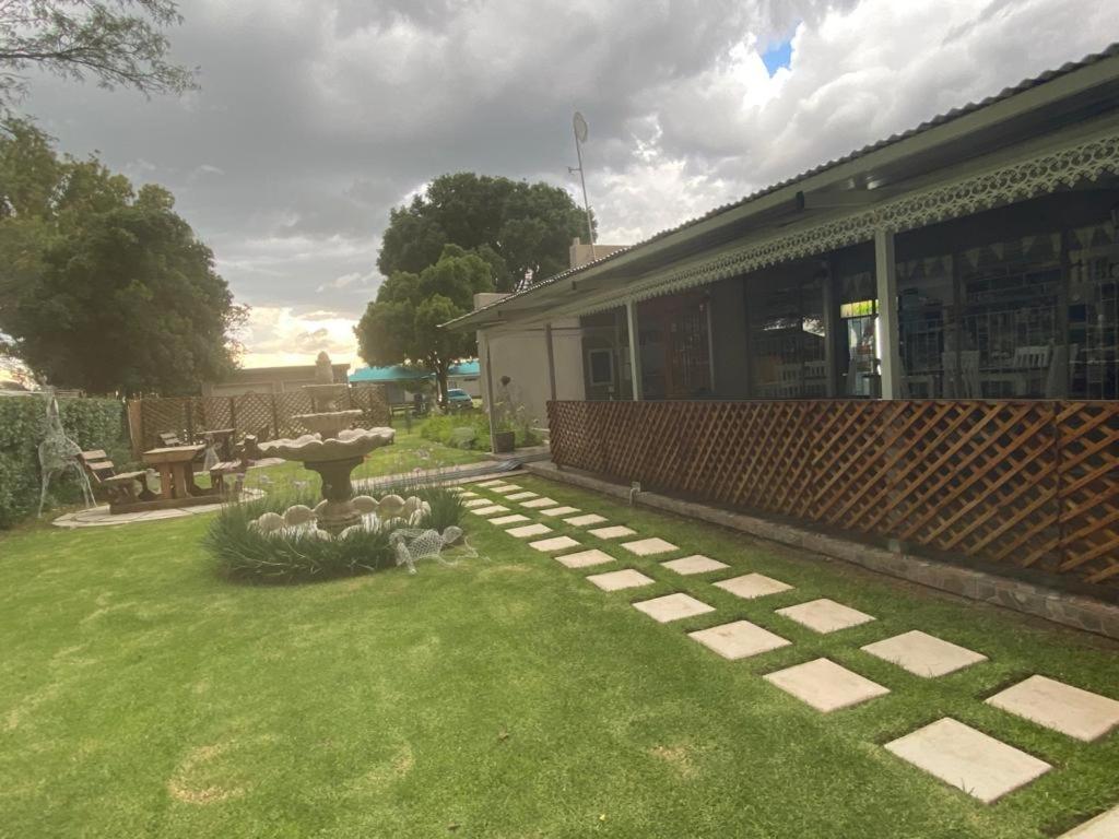 Hotel Biekiesvlei à Lichtenburg Extérieur photo